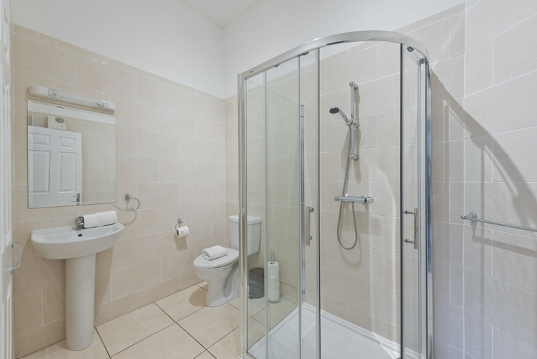 Bathroom, The Enya Suite - hiphipstay, Dublin