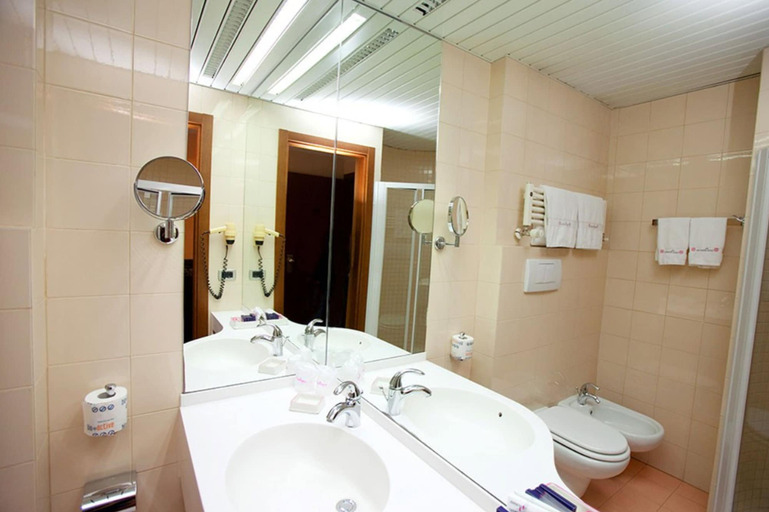 Bathroom 4, Senbhotel, Ancona