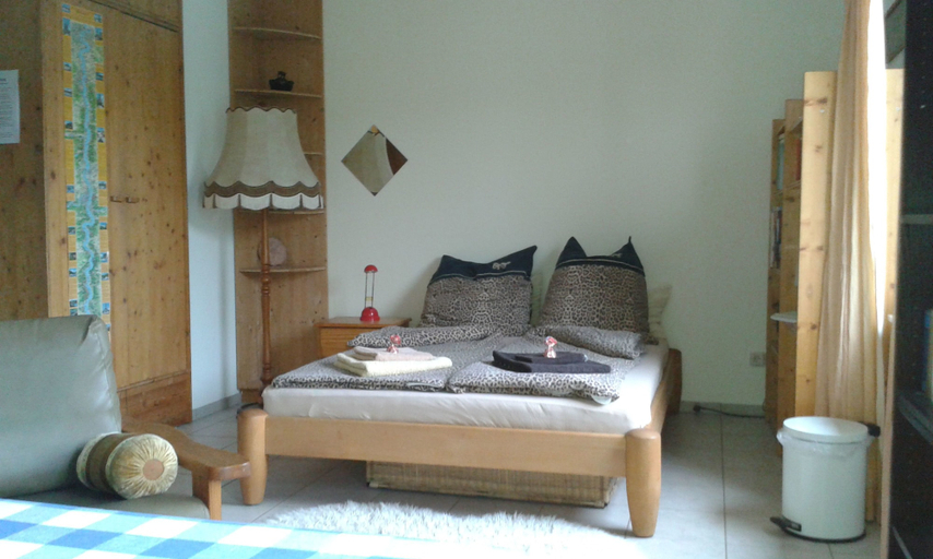 Bedroom 3, B&B am See - Privatzimmer, Köln