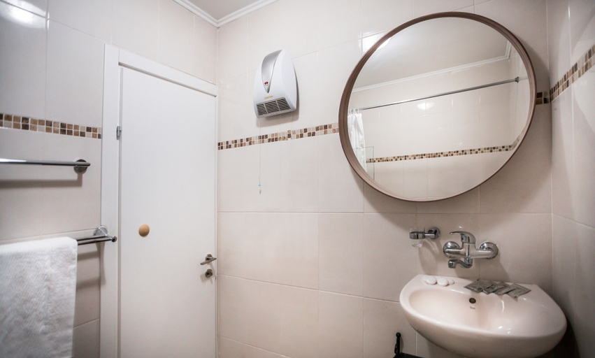 Bathroom 5, Avital Hotel