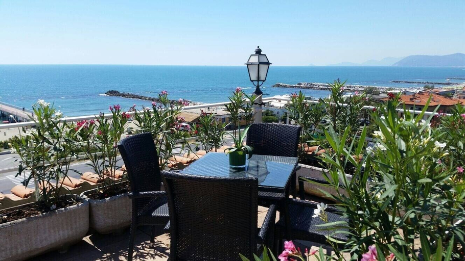 Others 5, Tirreno Beachfront Apartments, Massa Carrara