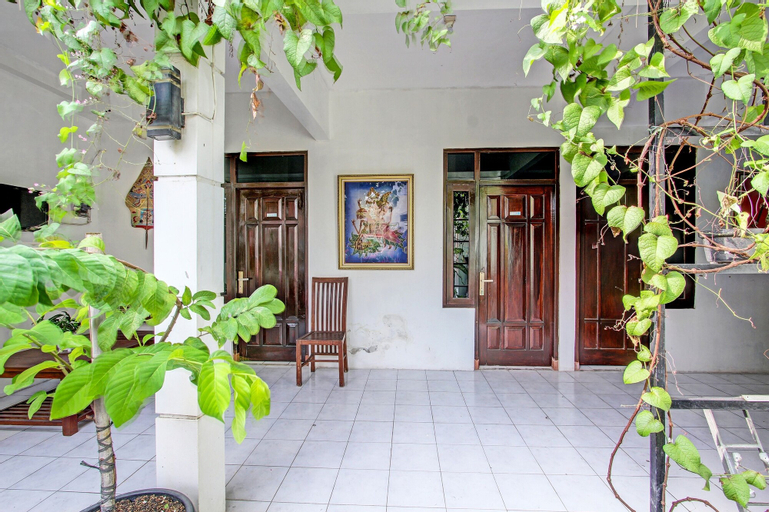 Exterior & Views 2, OYO 91803 Gita Graha Guest House Syariah, Yogyakarta
