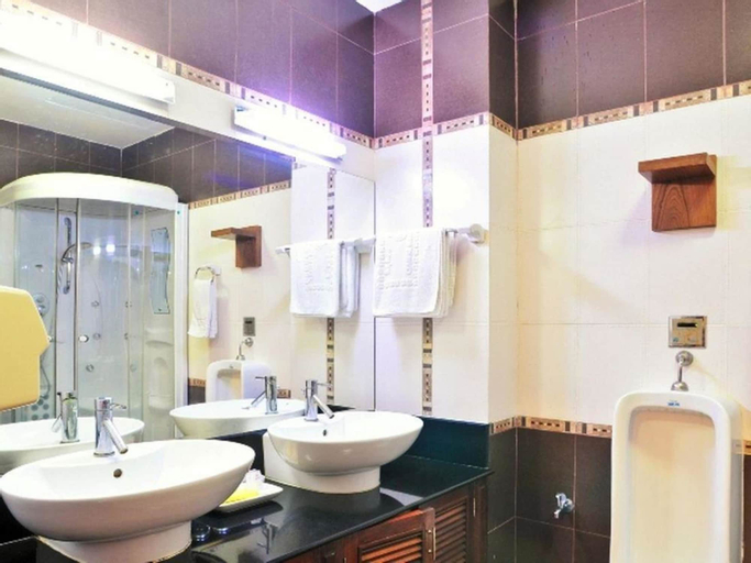 Bathroom 11