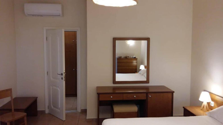 Bedroom 4, Kallicrates Village, Crete