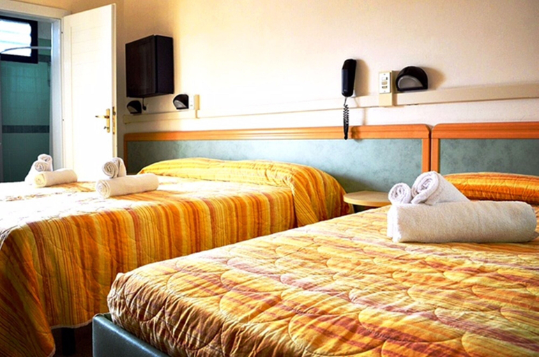 Bedroom 4, Hotel Lux, Forli' - Cesena