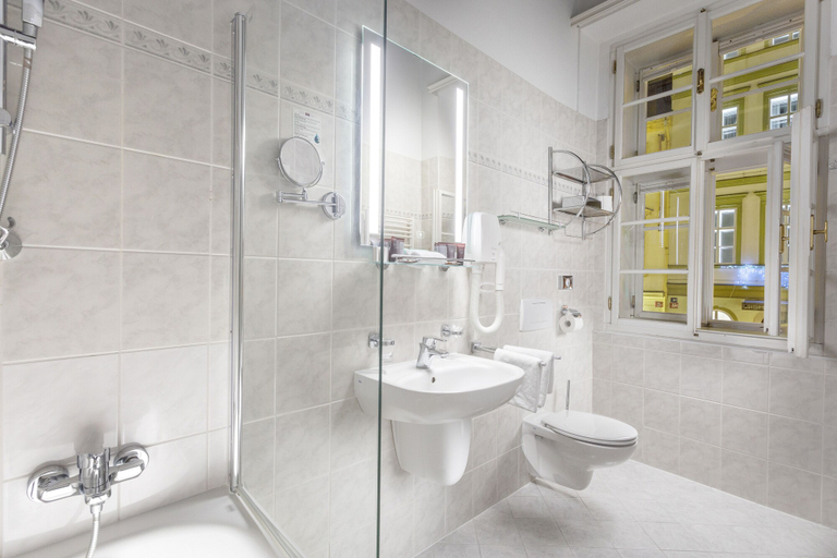 Bathroom 4, Hotel Pod Vezi, Praha 1