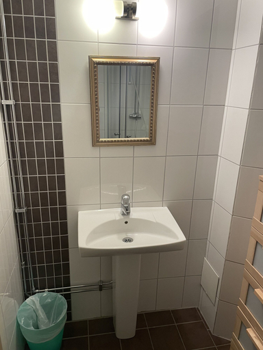 Bathroom 3, Björkbackens Vandrarhem i Vimmerby - Hostel, Vimmerby