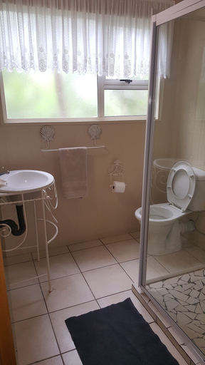 Bathroom, Dream Beach Self Catering Lodge, Matutuíne