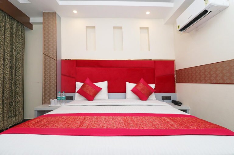 Bedroom 3, Hotel Krishna Plaza, West