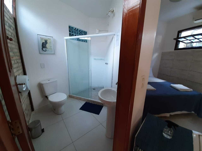 Bathroom 3, Biergarten Hostel, Angra dos Reis