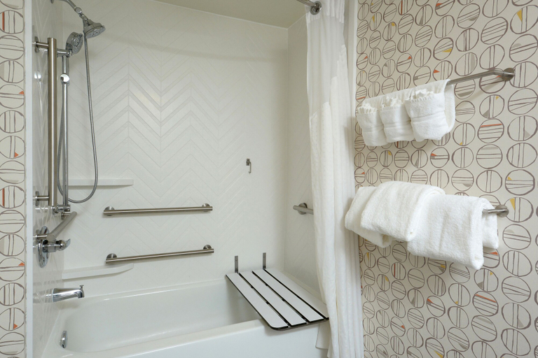 Bathroom 5, Holiday Inn RALEIGH-DURHAM AIRPORT by IHG, Wake