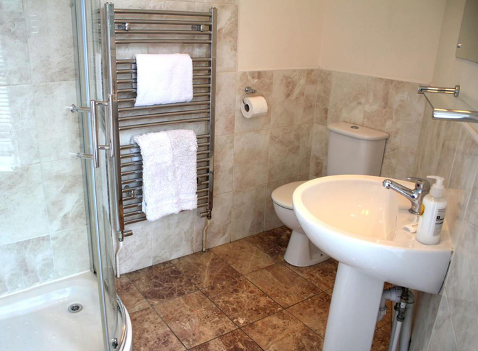 Bathroom, Cotswolds Valley Accommodation-Excl Prop, Gloucestershire