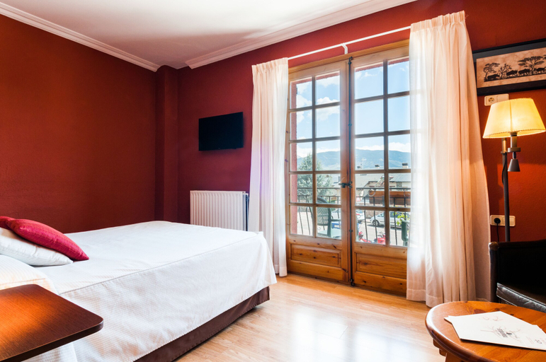 Bedroom 2, Hotel Esquirol, Girona