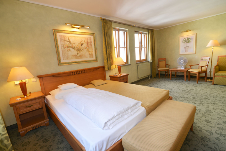 Bedroom 2, Altstadt Hotel Bräu Wirt, Weiden in der Oberpfalz
