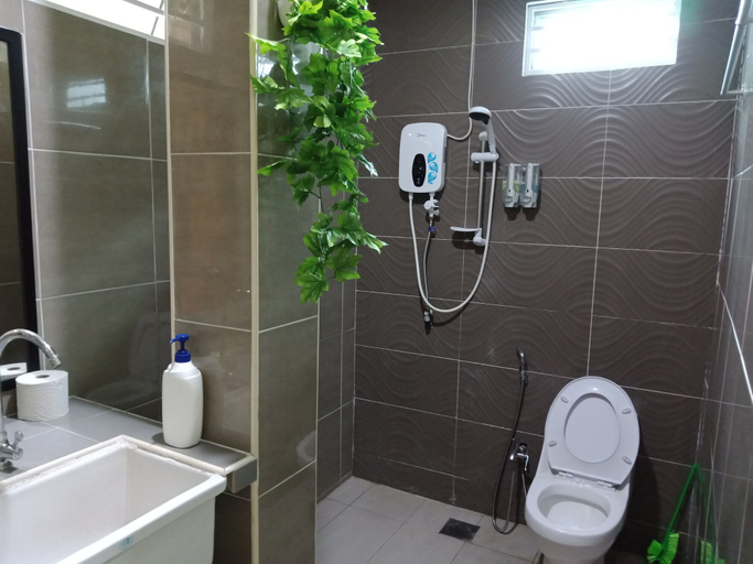 Bathroom 3, Jazepuri, Kuching