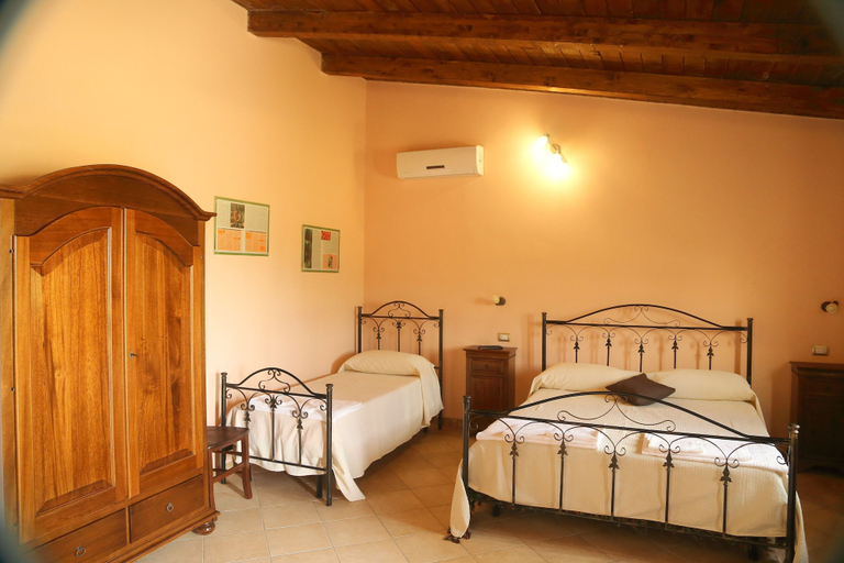 Bedroom 4, Al Grande Gelso, Cosenza