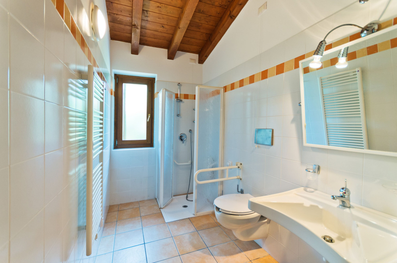 Bathroom, Campeggio del Garda, Verona