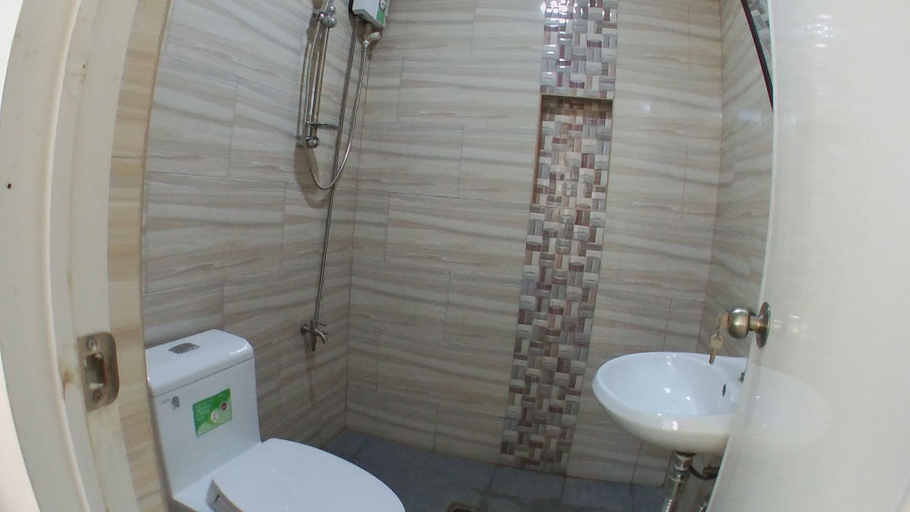 Bathroom 4, Beinte Singko de Marso Apartments, Candon City