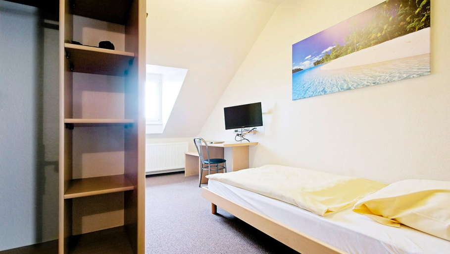 Bedroom 2, Hotel Victoria, Lörrach