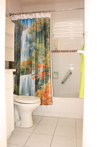 Bathroom 4, Plum Tree Club