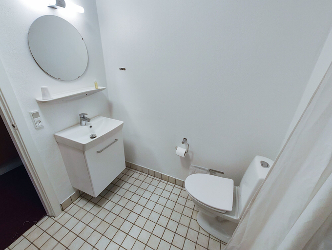 Bathroom 3, Rønnes Hotel, Jammerbugt