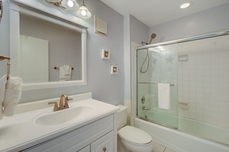 Bathroom, 103 D Port O Call by Avantstay Close to Beach Community Pool, Charleston