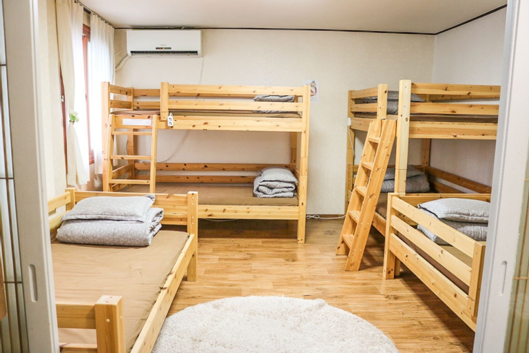 Empathy Guesthouse - Hostel, Buk