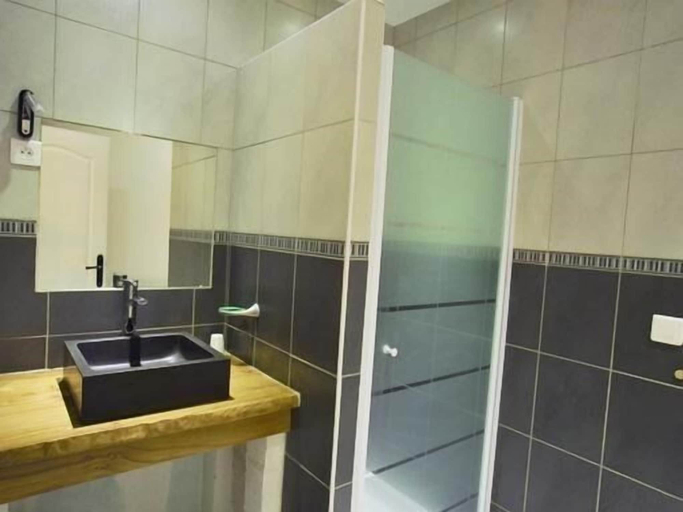 Bathroom 5, Domaine du Vern, Aveyron