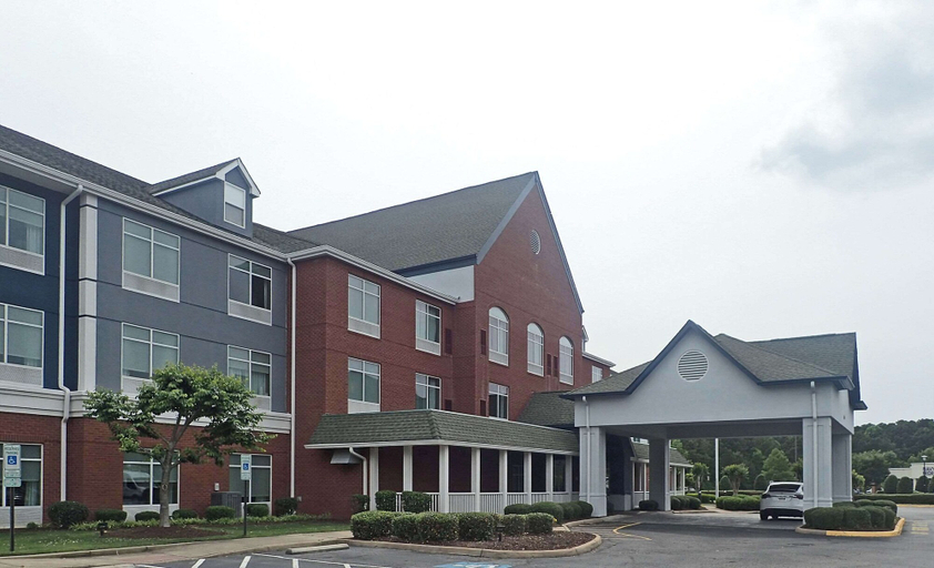 Exterior & Views