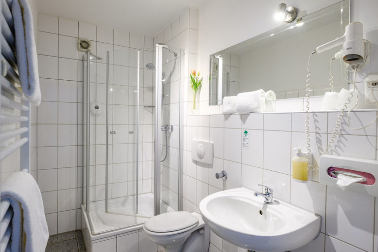 Bathroom 2, Art Hotel Körschen, Essen