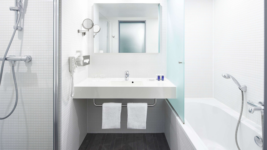 Bathroom 4, Park Plaza Amsterdam Airport, Haarlemmermeer