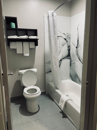 Bathroom 5, Days Inn by Wyndham Dickinson TX, Galveston