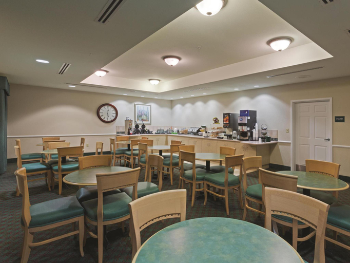 Food & Drinks 5, Stay Well Inn & Suites, Lee