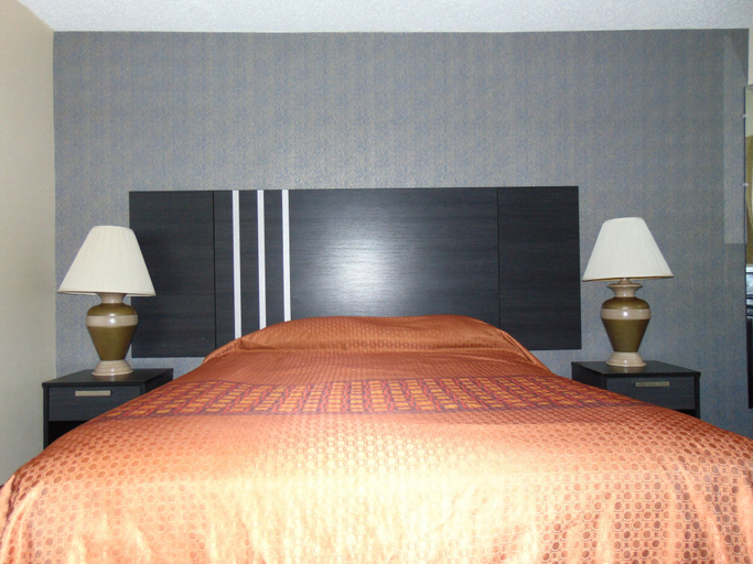 Bedroom 4, La Mirage Motor Inn, Middlesex