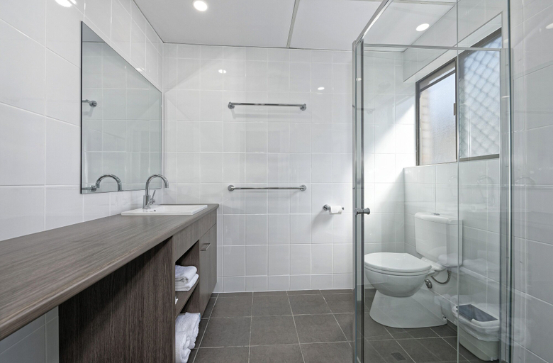 Bathroom 4, Chalet Motor Inn, Bundaberg