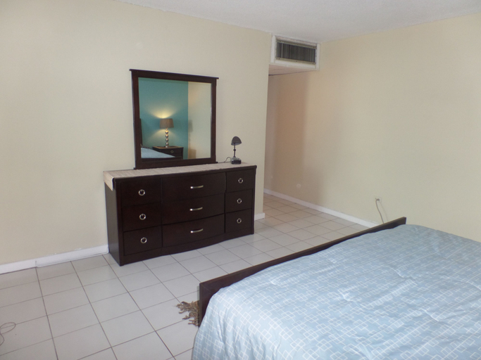 Bedroom 3, Skyclub Beach Suite at Mobay Club