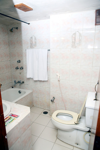 Bathroom 5, Hotel Royal Palace, Dhaka
