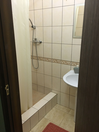 Bathroom 4, Kardinal, Vinnyts'ka