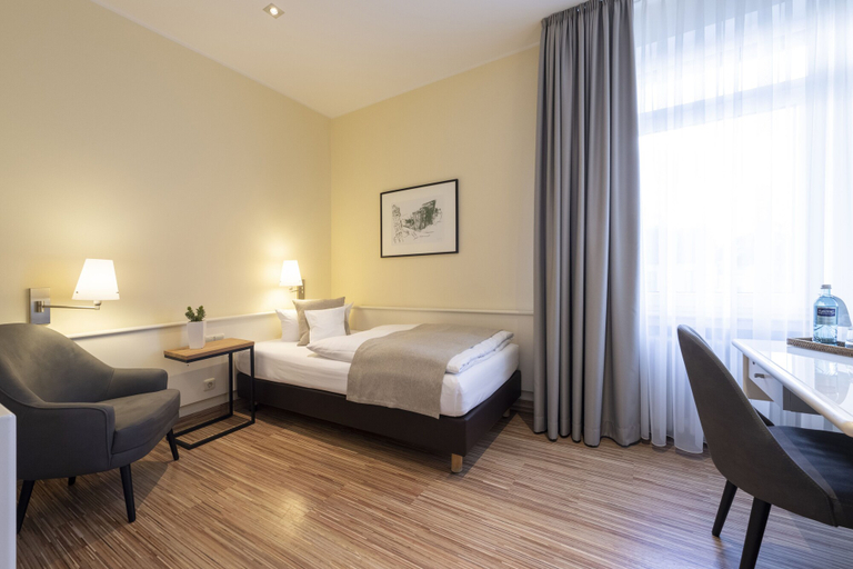 Bedroom 4, Hotel Deutscher Hof, Trier