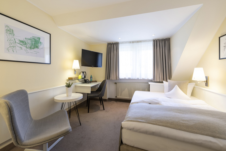 Bedroom 3, Hotel Deutscher Hof, Trier