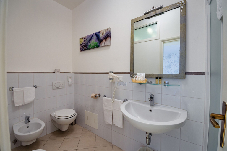 Bathroom 5, Hotel Centrale, Bologna