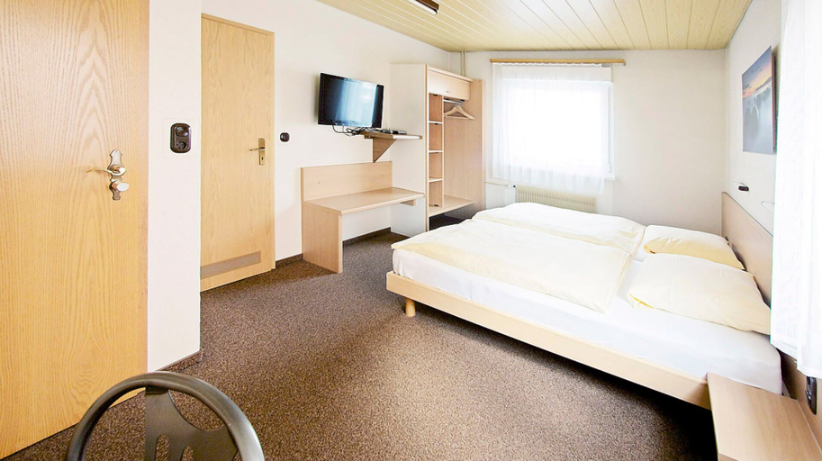 Bedroom 4, Hotel Victoria, Lörrach