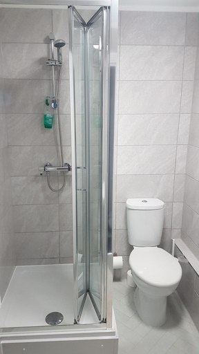 Bathroom 4, Gateway Hotel, London