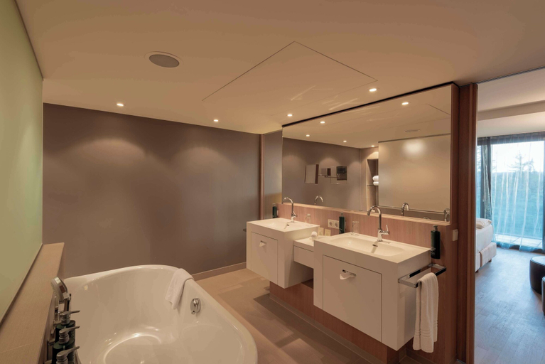 Bathroom 4, DoubleTree by Hilton Vienna Schonbrunn, Wien