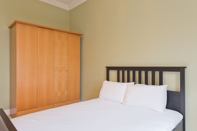 Bedroom 2, The Enya Suite - hiphipstay, Dublin