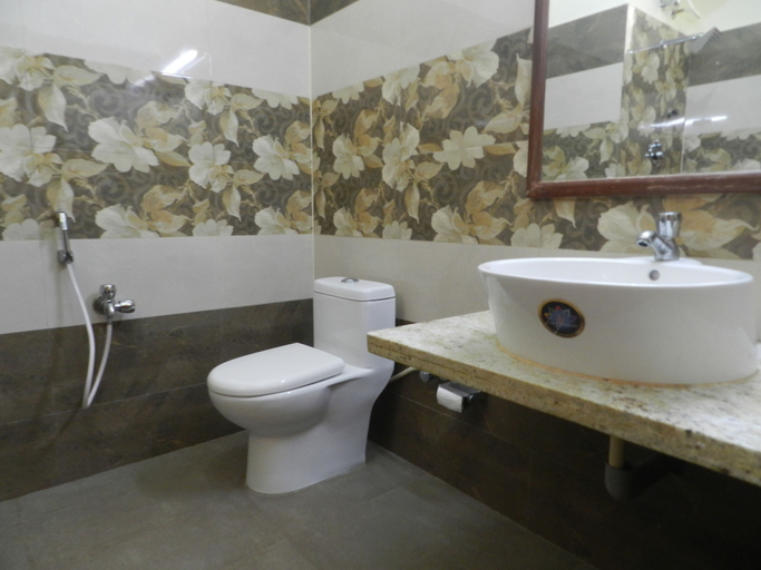 Bathroom 4, Park Hotel and Resort, Bangalore
