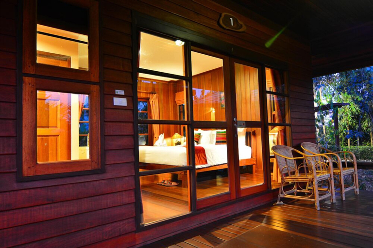 Exterior 4