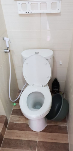 Bathroom 5, Apartment Green Pramuka by Vincent, Jakarta Pusat