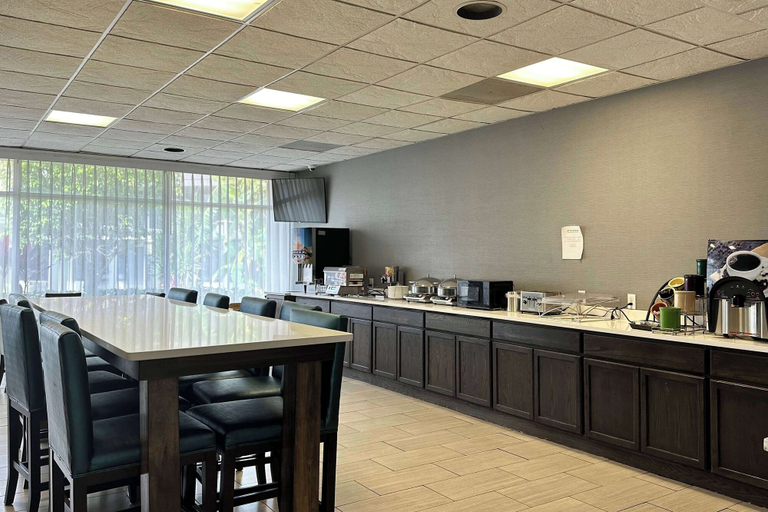 Food & Drinks 4, Ramada by Wyndham Cocoa, Brevard