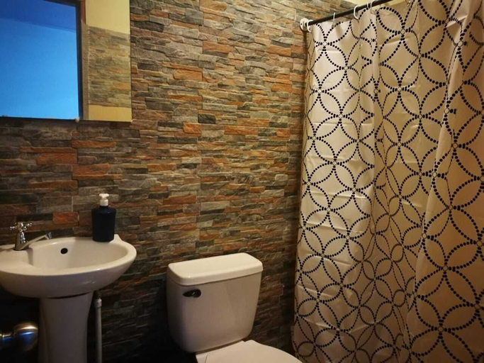 Bathroom 3, Morpho CR 2, Aguirre